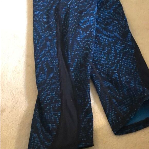 Lululemon Luxtreme Crops {Blue & Black} size 2 - Picture 7 of 7